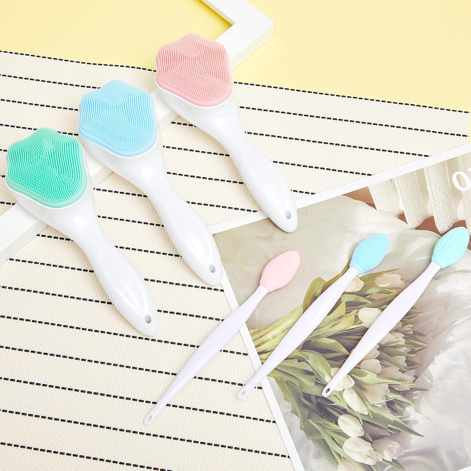 3 Pieces Silicone Face Scrubber, Exfoliating Brush, Handheld Silicone Facial Cleansing Brush with 3 Pcs Double Sided Lip Scrub Tools for Face Skincare(Fresh)